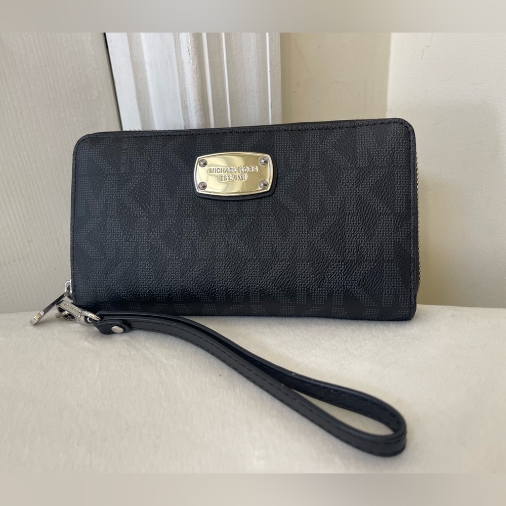 Michael Kors Black Jet set Wallet EUC - Picture 11 of 13